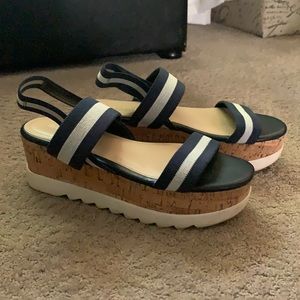 Elastic platform sports sandals. 7.5